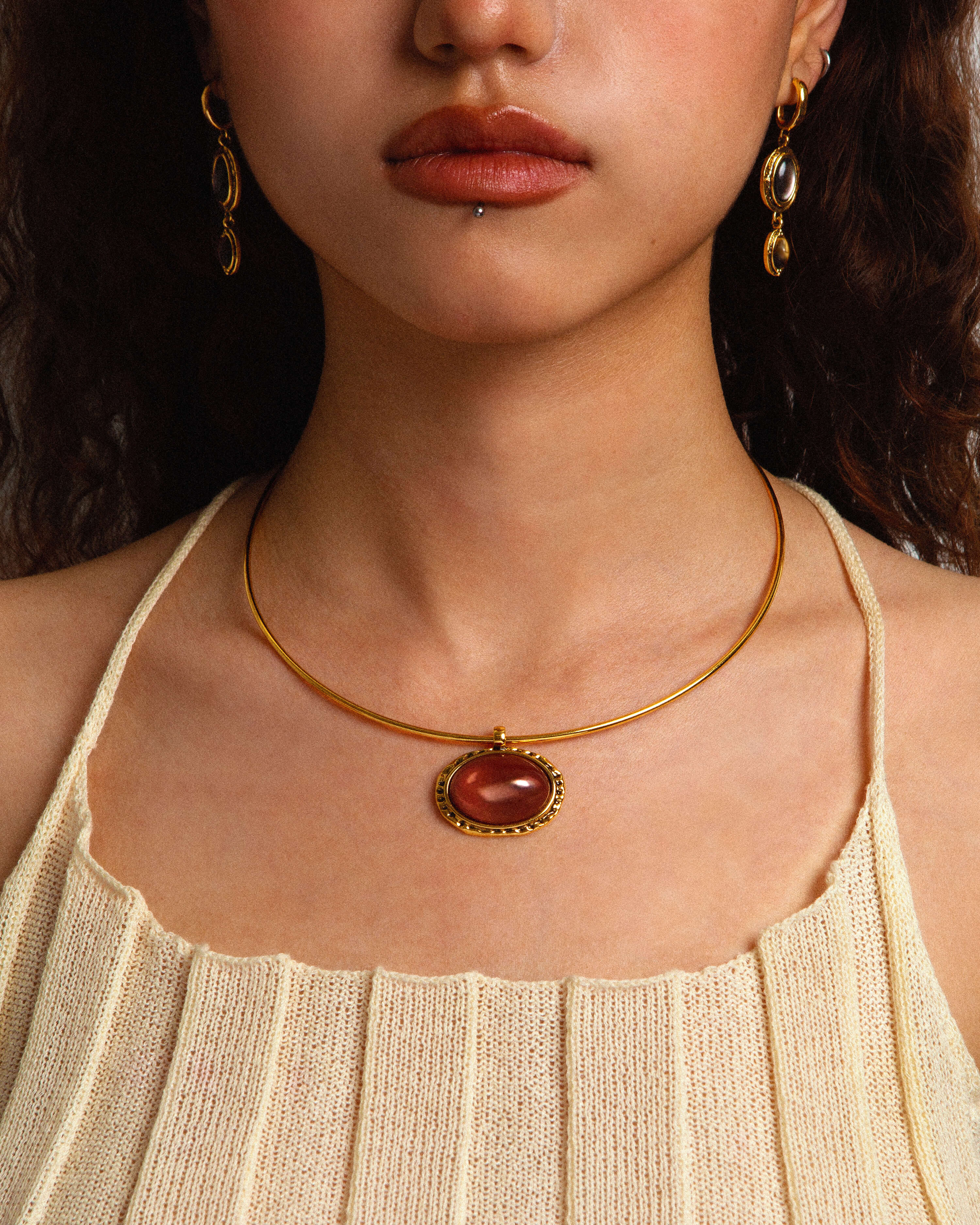 Venus Collar Necklace in Gold
